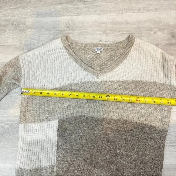 Kismet Casual V Neck Pullover Sweater in Neutral Grey Cream Colours - Picture 11 of 16